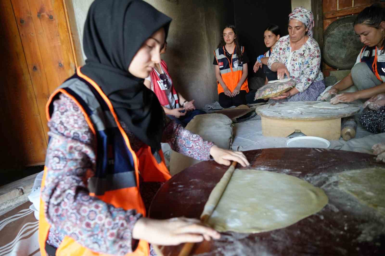 Erzincan’da tandır ekmeği geleneği sürdürülüyor
