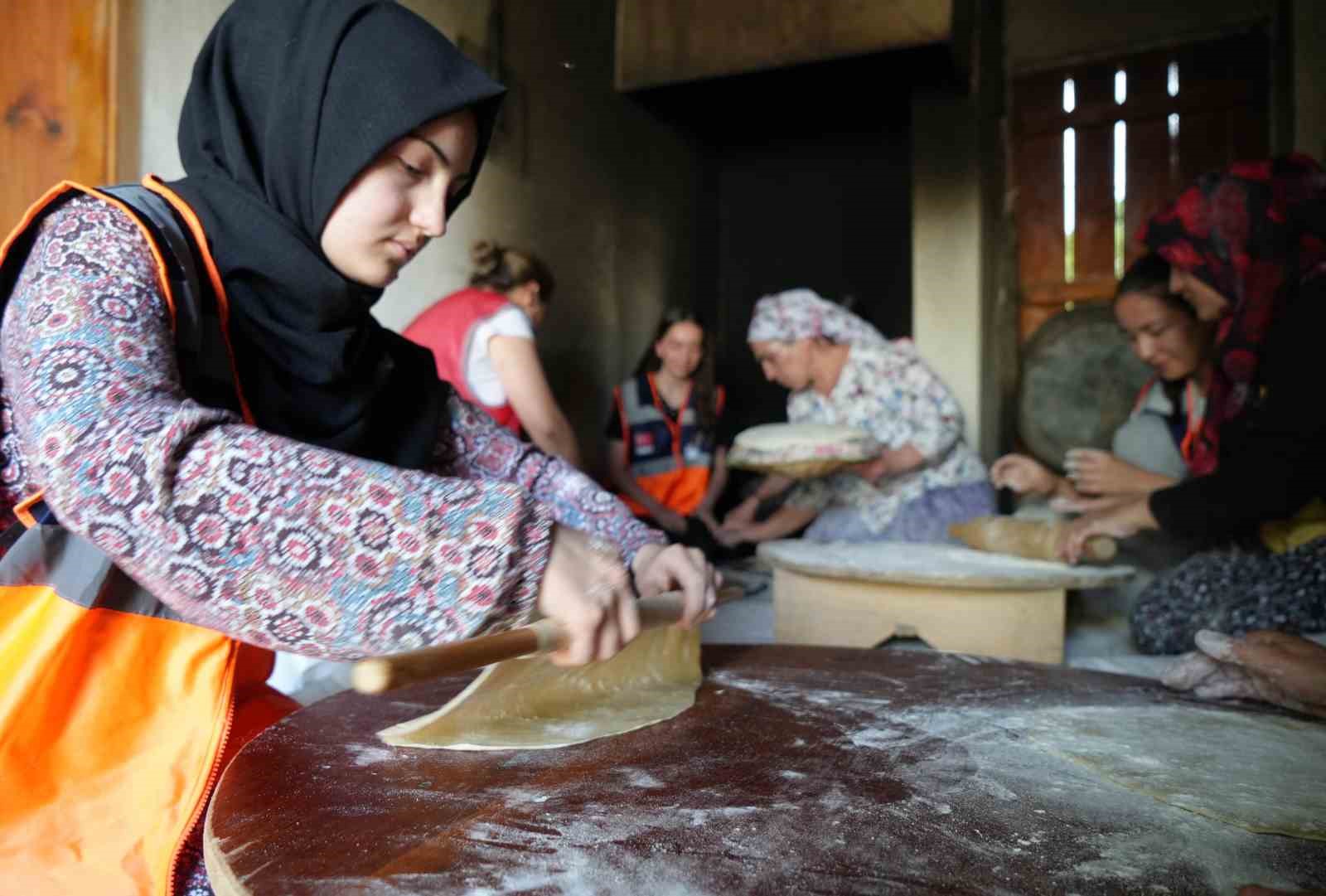 Erzincan’da tandır ekmeği geleneği sürdürülüyor
