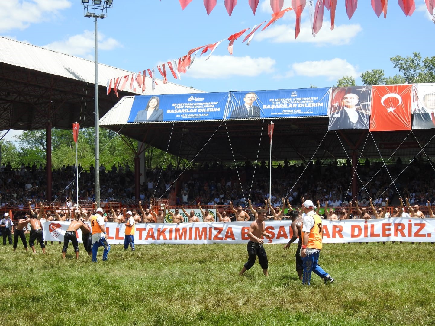 Kırkpınar’da başpehlivanlardan A Milli Futbol Takımı’na destek
