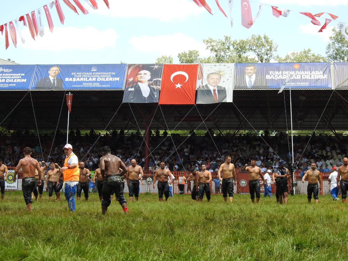 Kırkpınar’da başpehlivanlardan A Milli Futbol Takımı’na destek
