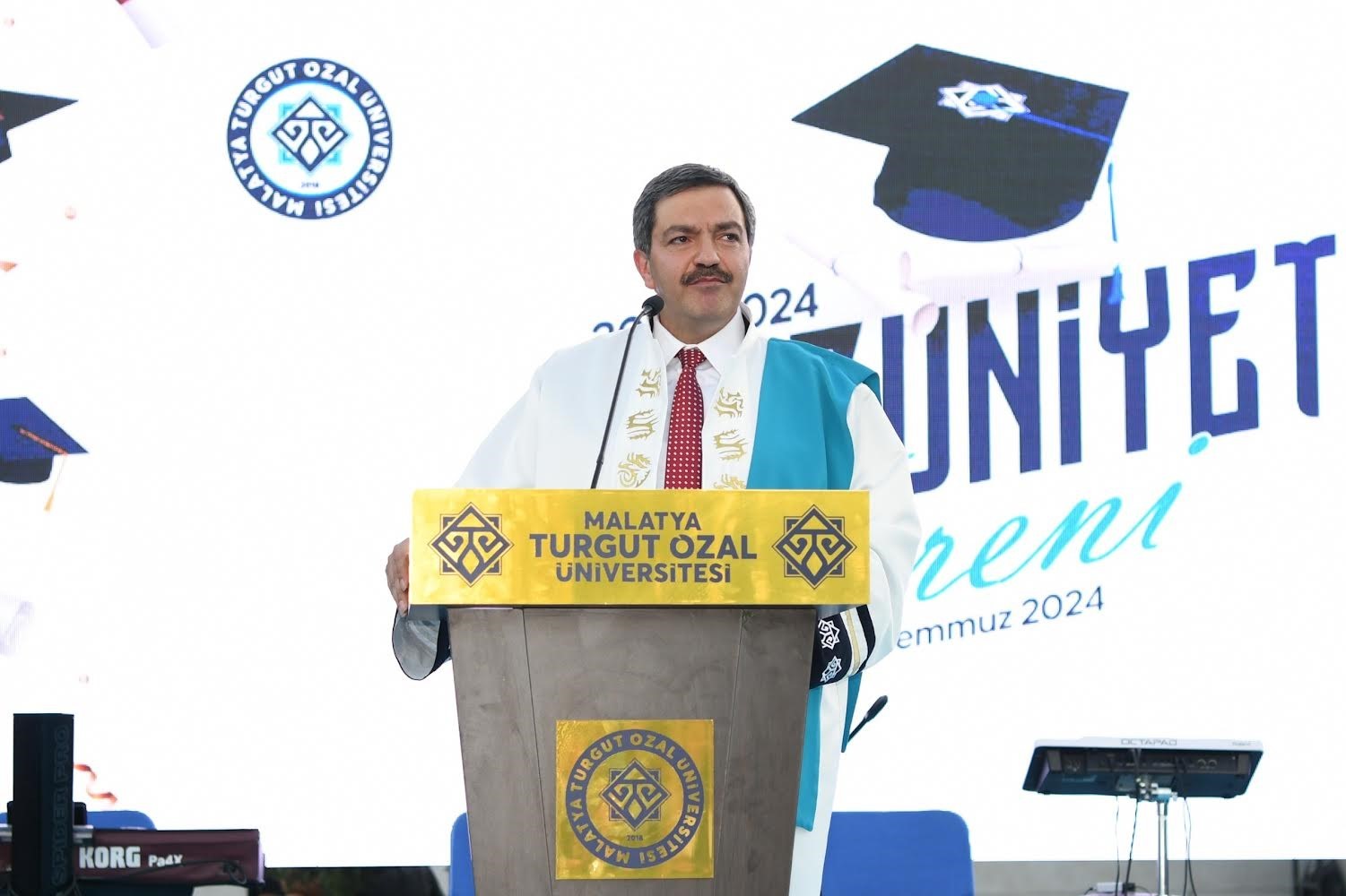 Malatya Turgut Özal Üniversitesi’nde mezuniyet heyecanı
