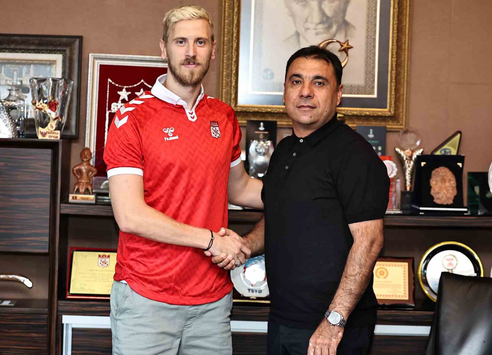 Uros Radakovic resmen Sivasspor’da
