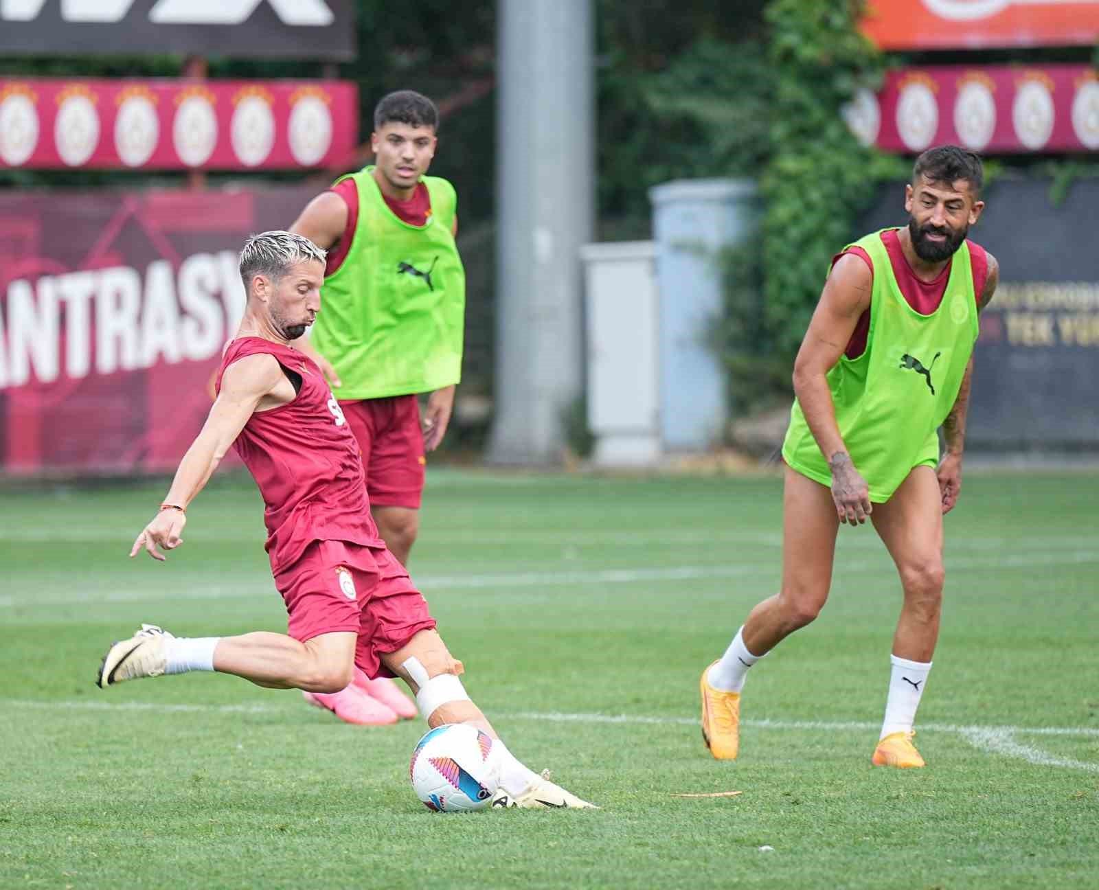 Galatasaray, çalışmalarını sürdürdü
