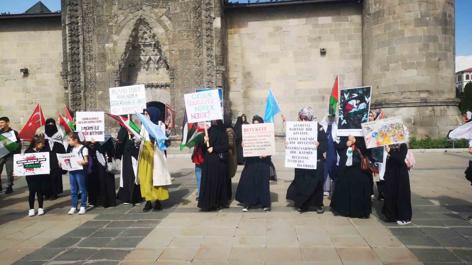 Sağlıkçıların İsrail’in Gazze’ye saldırılarını protesto yürüyüşleri devam ediyor
