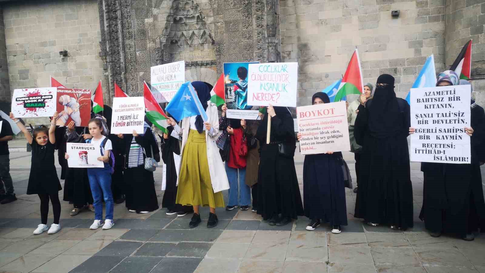 Sağlıkçıların İsrail’in Gazze’ye saldırılarını protesto yürüyüşleri devam ediyor
