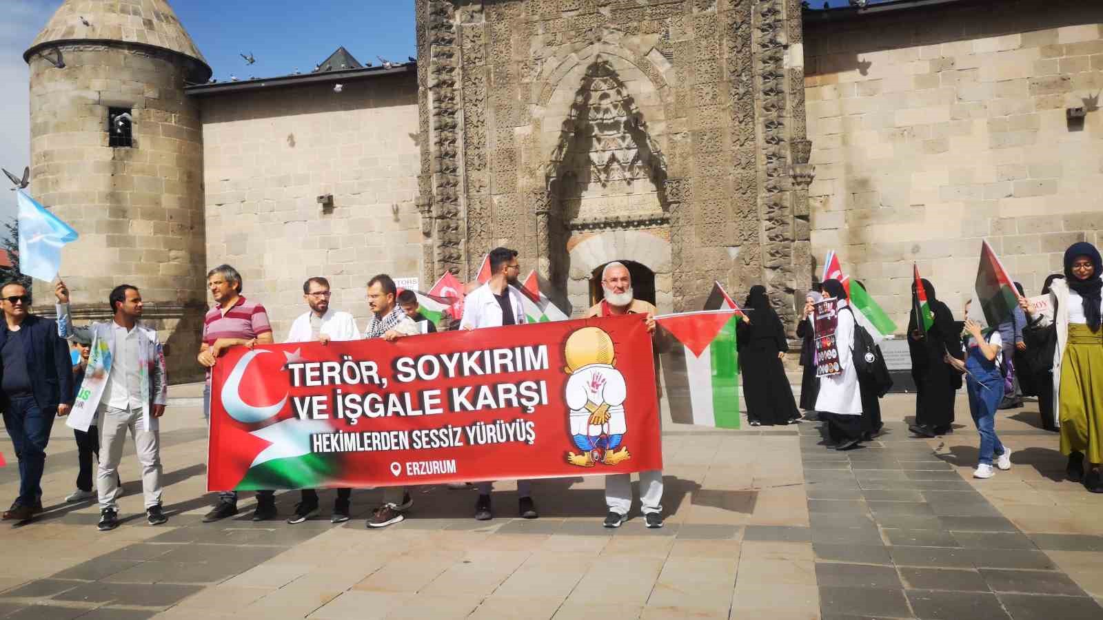 Sağlıkçıların İsrail’in Gazze’ye saldırılarını protesto yürüyüşleri devam ediyor
