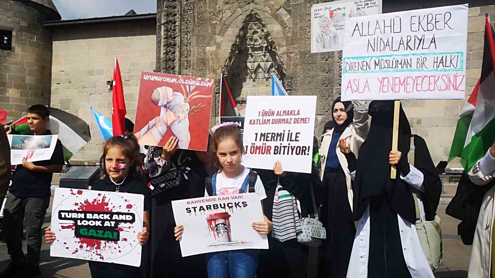 Sağlıkçıların İsrail’in Gazze’ye saldırılarını protesto yürüyüşleri devam ediyor
