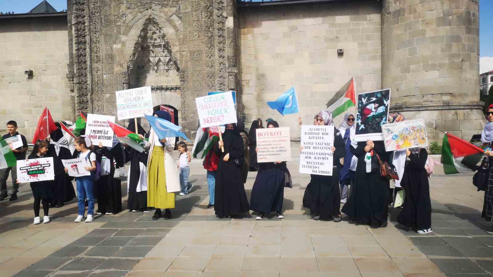 Sağlıkçıların İsrail’in Gazze’ye saldırılarını protesto yürüyüşleri devam ediyor
