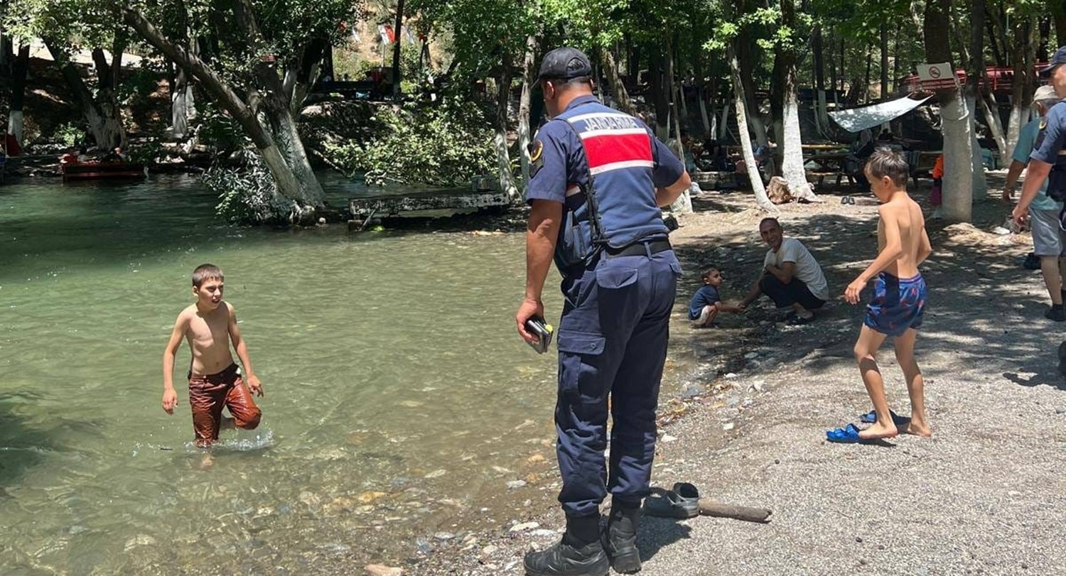 Bozdoğan’da jandarma ekipleri vatandaşları uyardı
