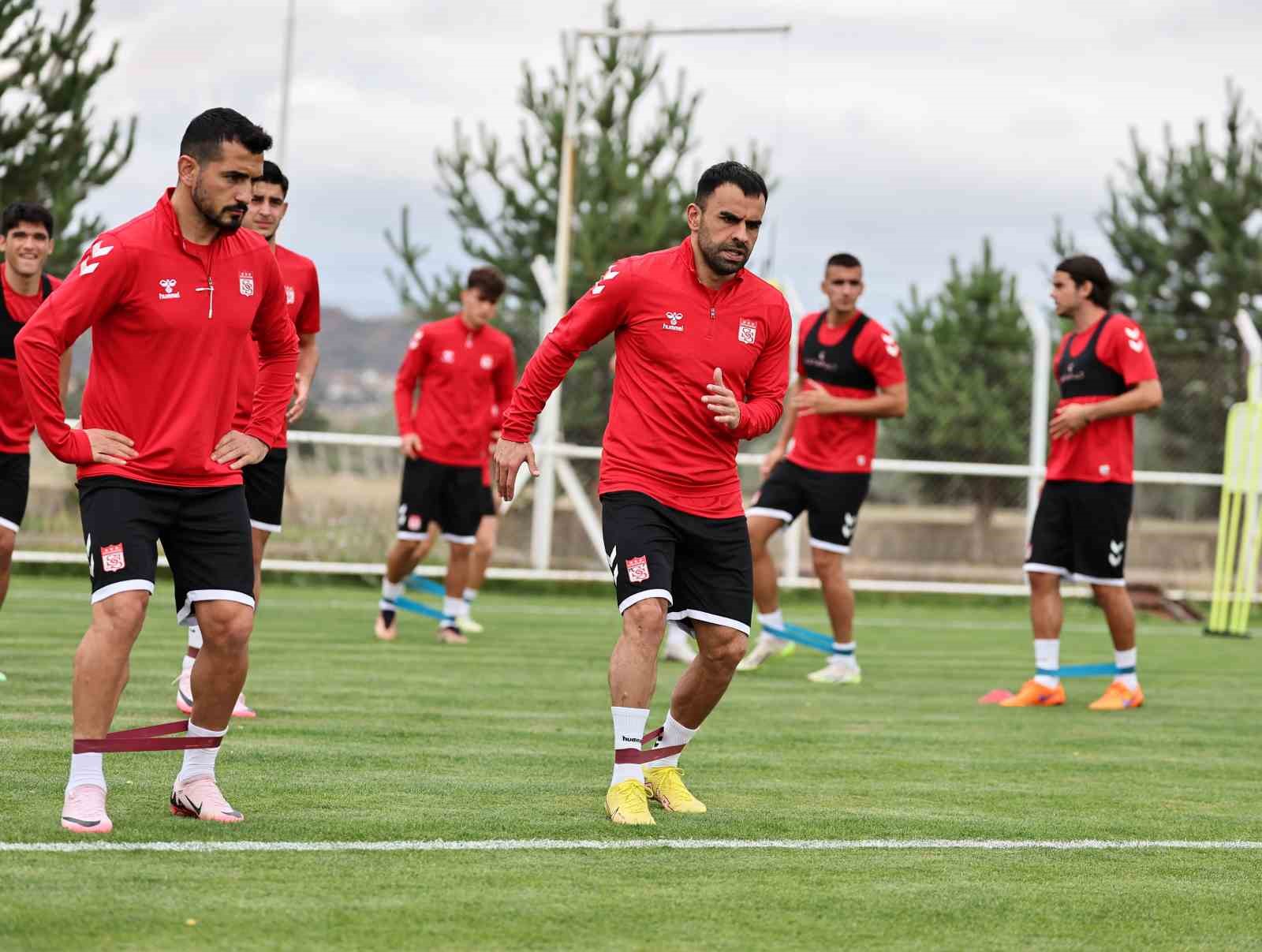 Sivasspor’un yeni transferi Uros Radakovic ilk idmanına çıktı
