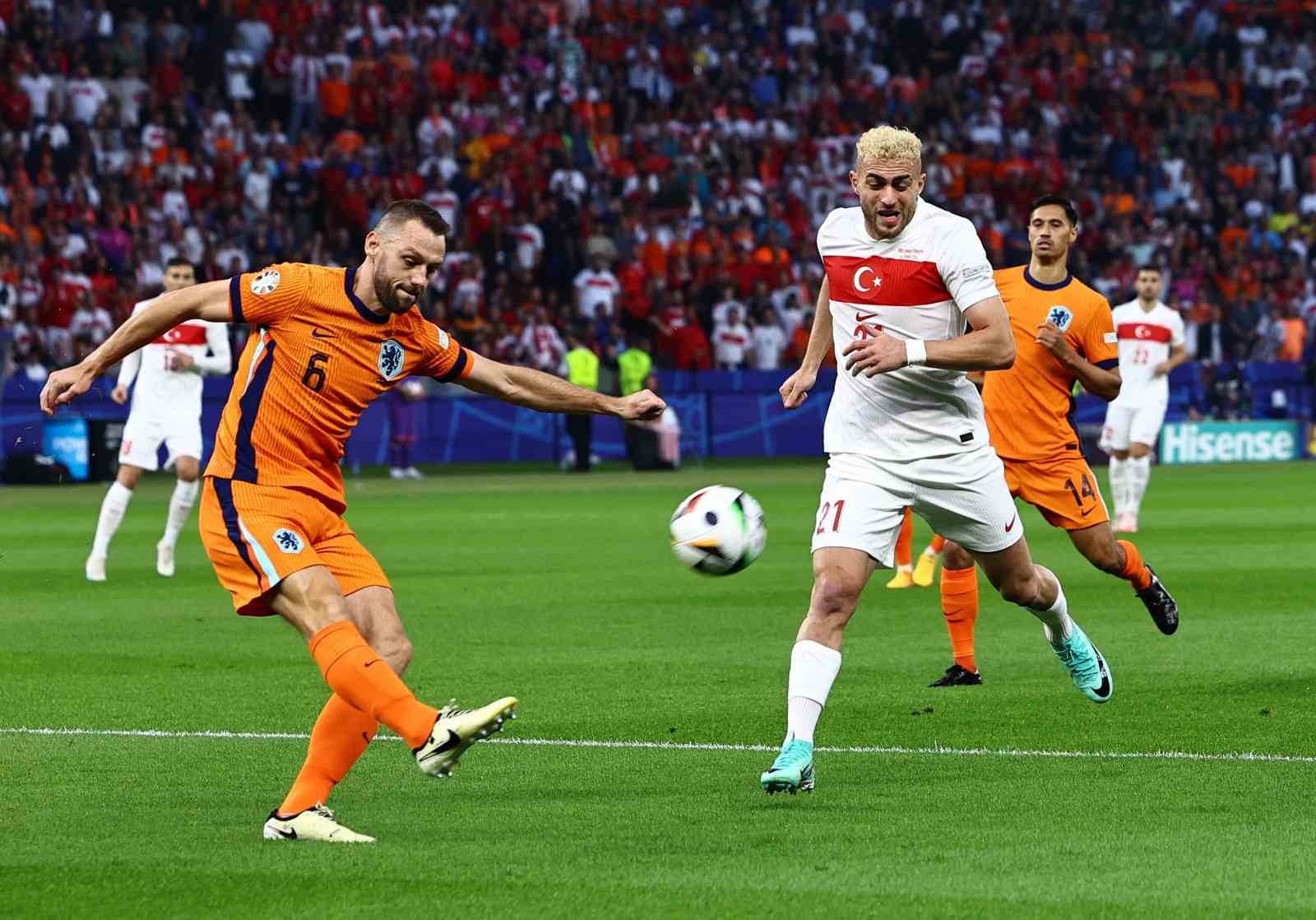 EURO 2024: Hollanda: 0 - Türkiye: 0 (Maç devam ediyor)
