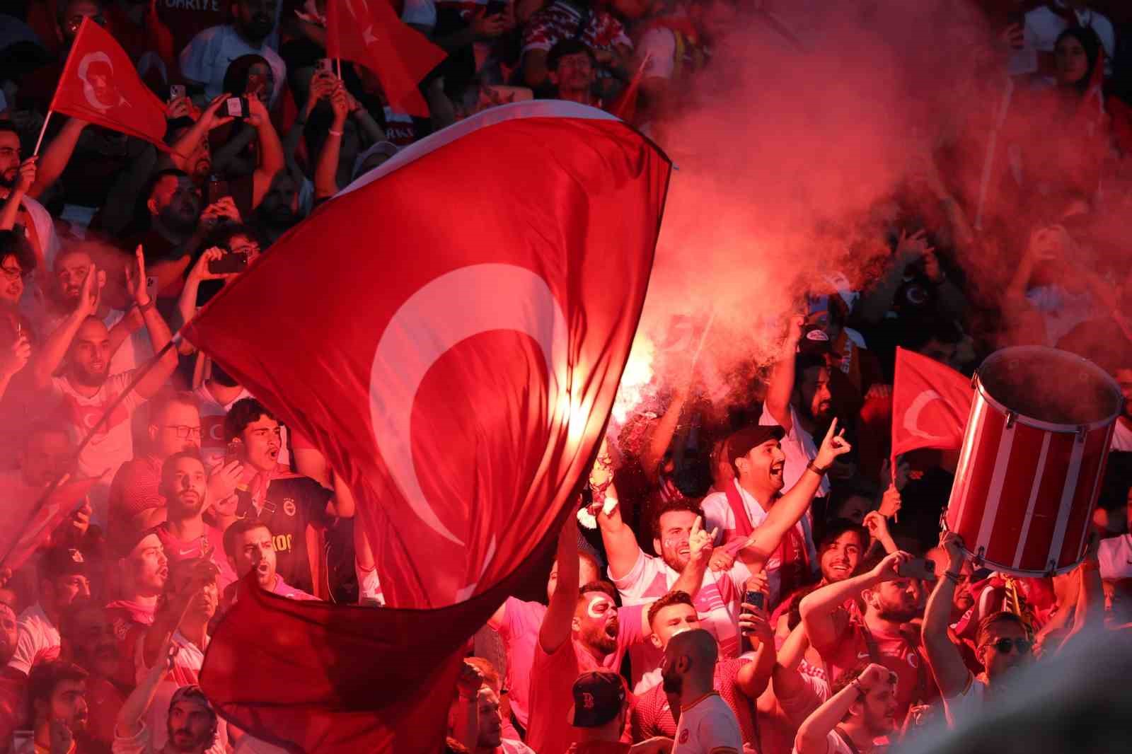 EURO 2024: Hollanda: 0 - Türkiye: 1 (İlk yarı)
