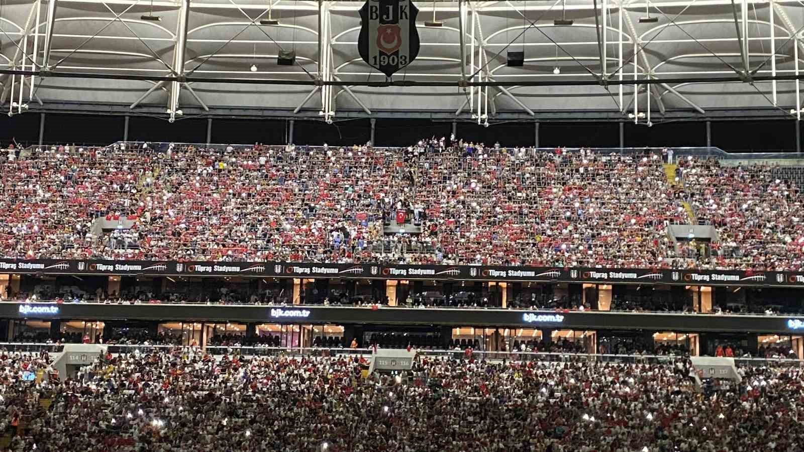 A Milli Futbol Takımı’nın çeyrek final heyecanı Beşiktaş Tüpraş Stadyumu’nda yaşandı
