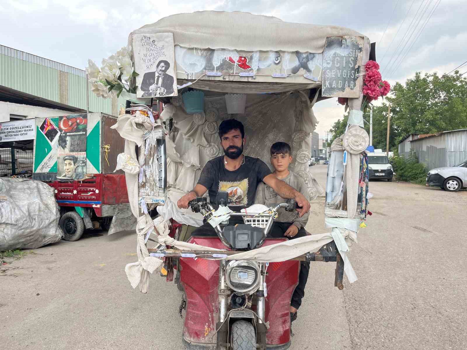 Suriyeli sanılmaktan korktu, motosikletine yazdı: 