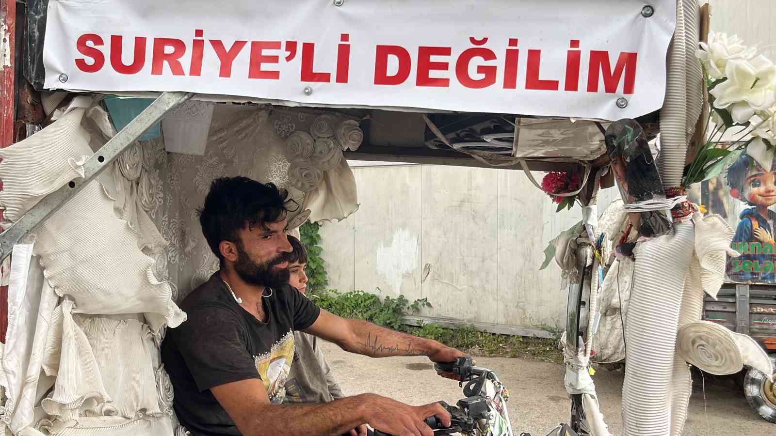 Suriyeli sanılmaktan korktu, motosikletine yazdı: 