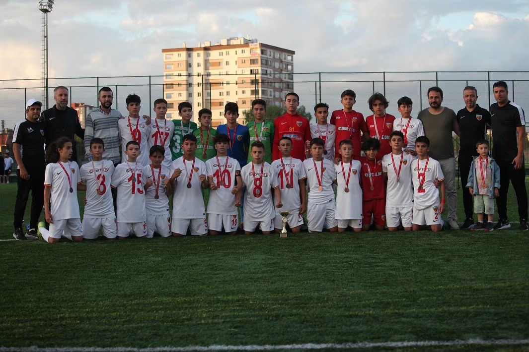 U-11 ve U-13 Ligi’nde şampiyonlar belli oldu
