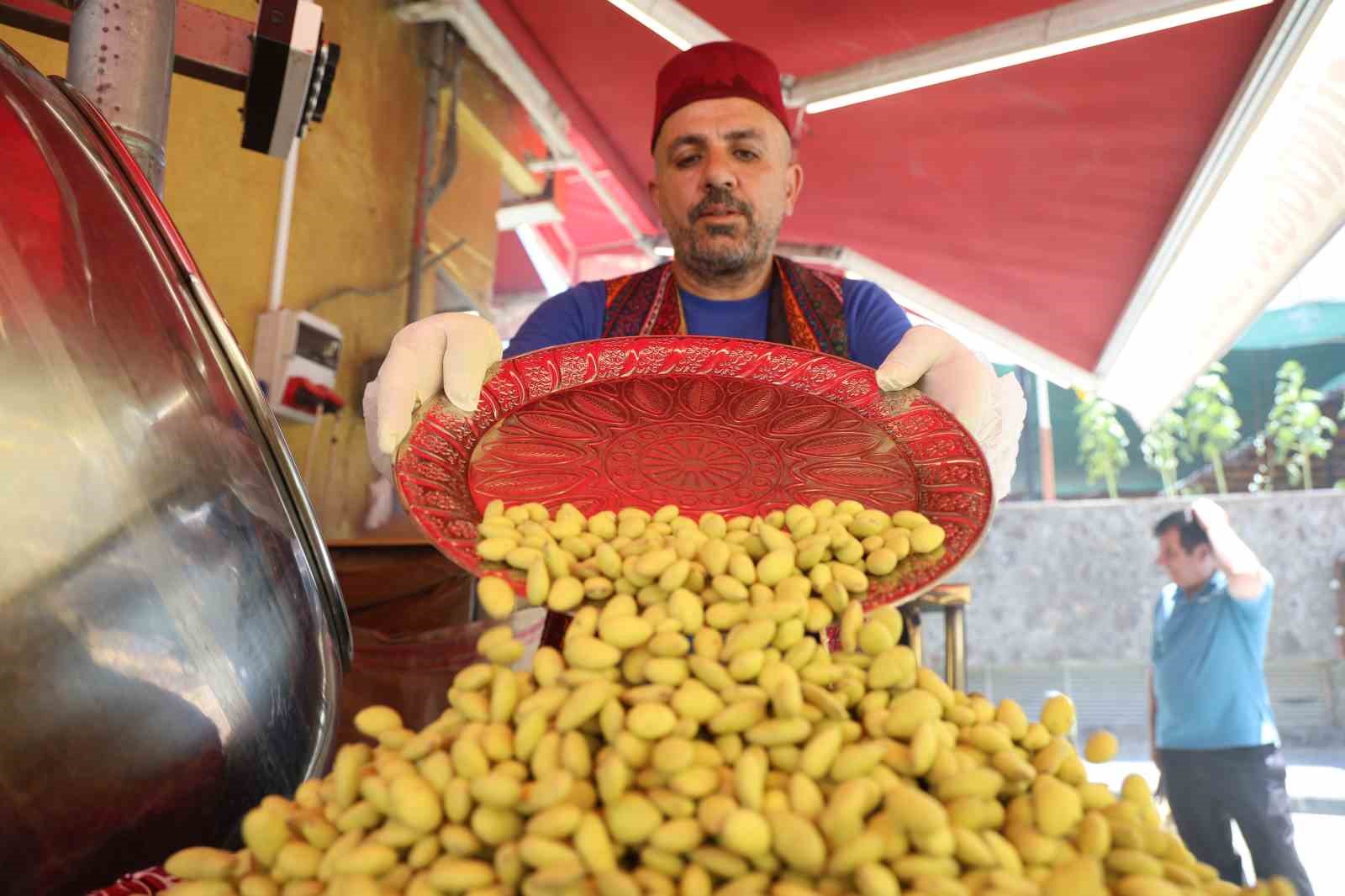 Elazığ’da bir ilk: Vişneli badem şekerinin ardından limonlusu yapıldı
