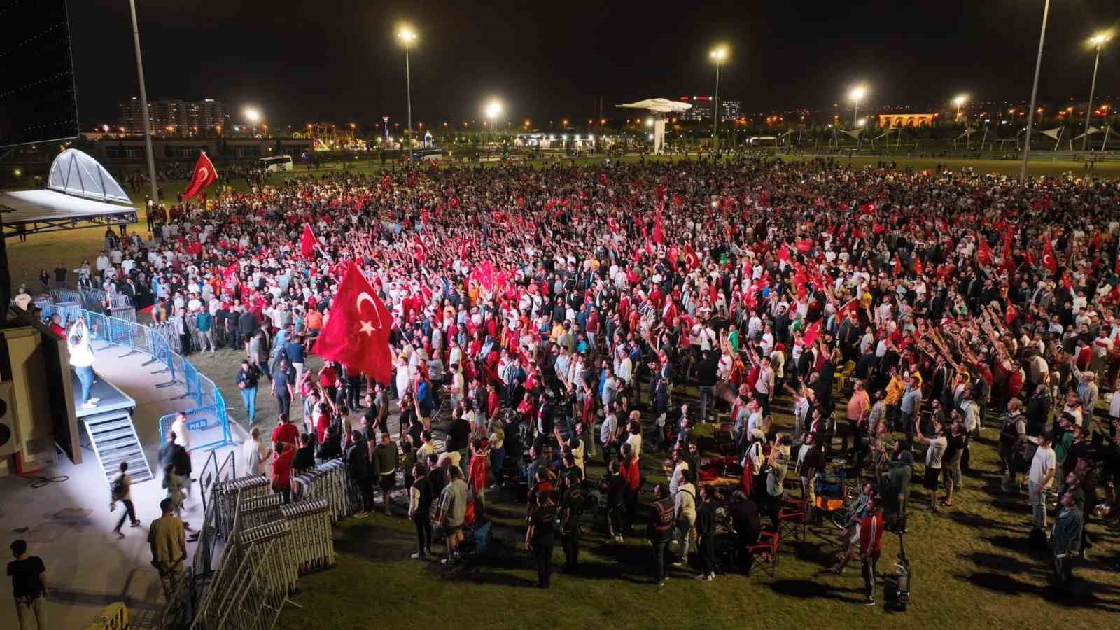 Kayserililer çeyrek final heyecanını Millet Bahçesi’nde yaşadı
