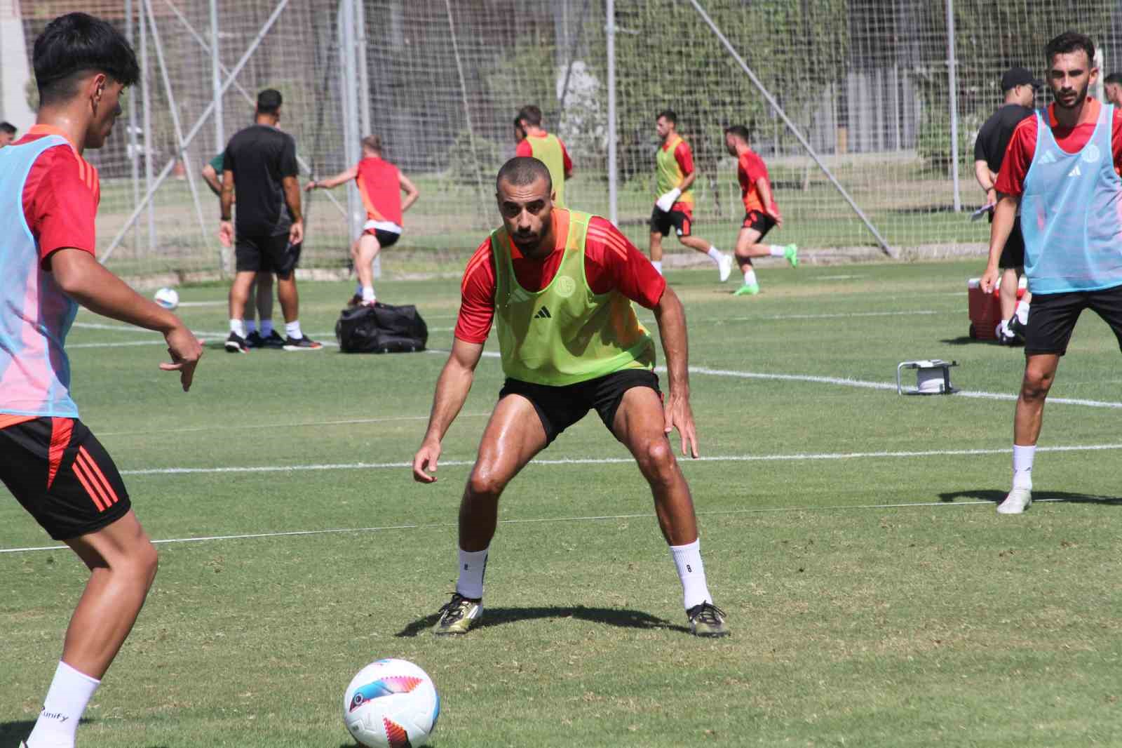 Alex de Souza, Antalyaspor’la ilk antrenmanına çıktı
