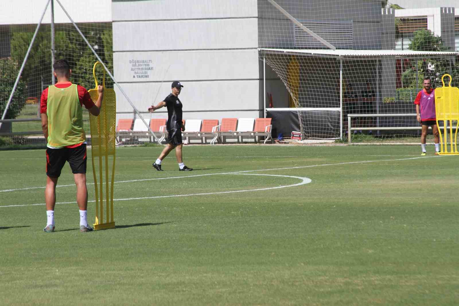 Alex de Souza, Antalyaspor’la ilk antrenmanına çıktı
