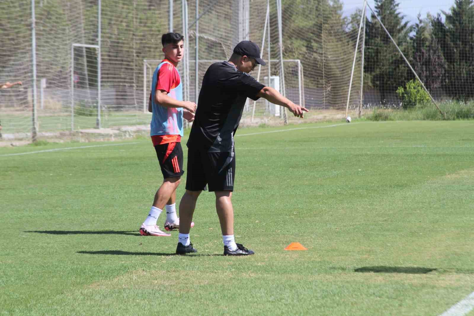 Alex de Souza, Antalyaspor’la ilk antrenmanına çıktı
