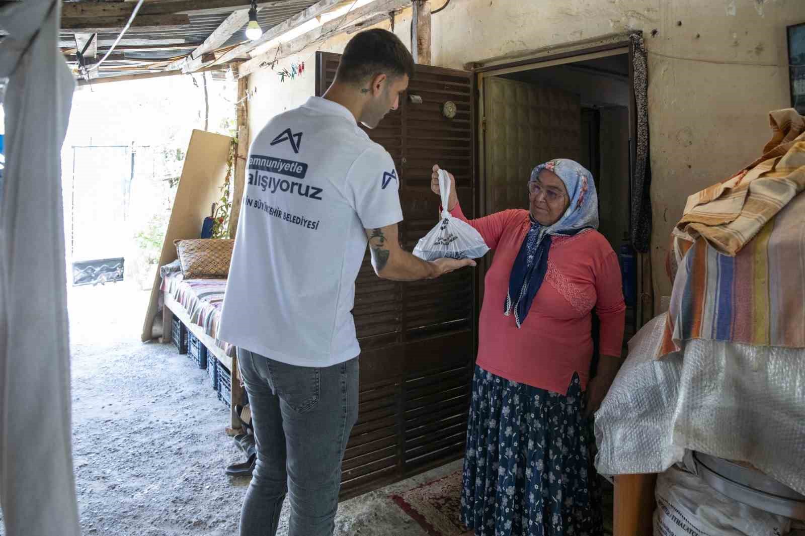 Mersin’de aşhanede tencereler vatandaş için kaynıyor
