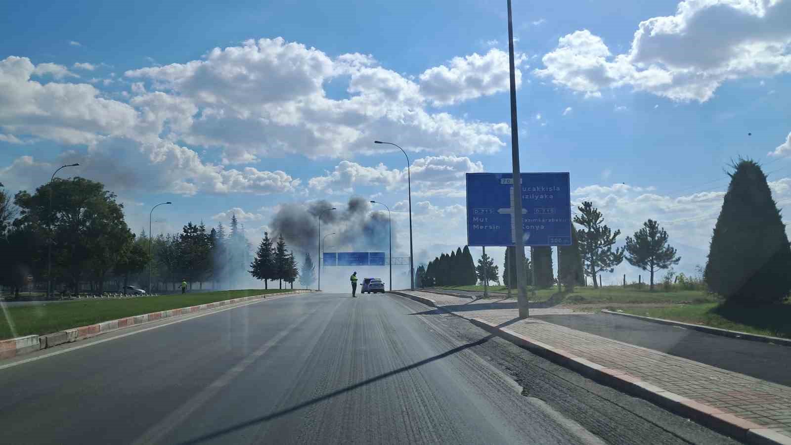 Karaman’da boş arazideki kuru otların tutuşması sonucu çıkan yangın korkuttu
