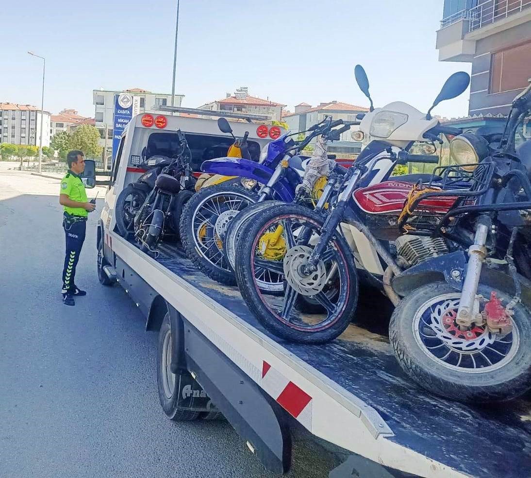 Kulu’da plakasız, ruhsatsız ve belgesiz motosikletler toplanıyor
