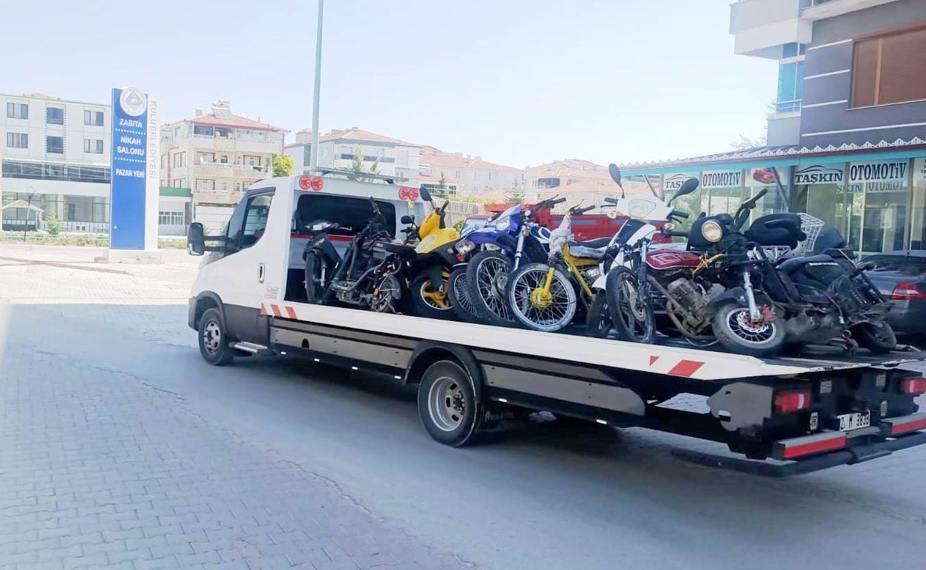 Kulu’da plakasız, ruhsatsız ve belgesiz motosikletler toplanıyor
