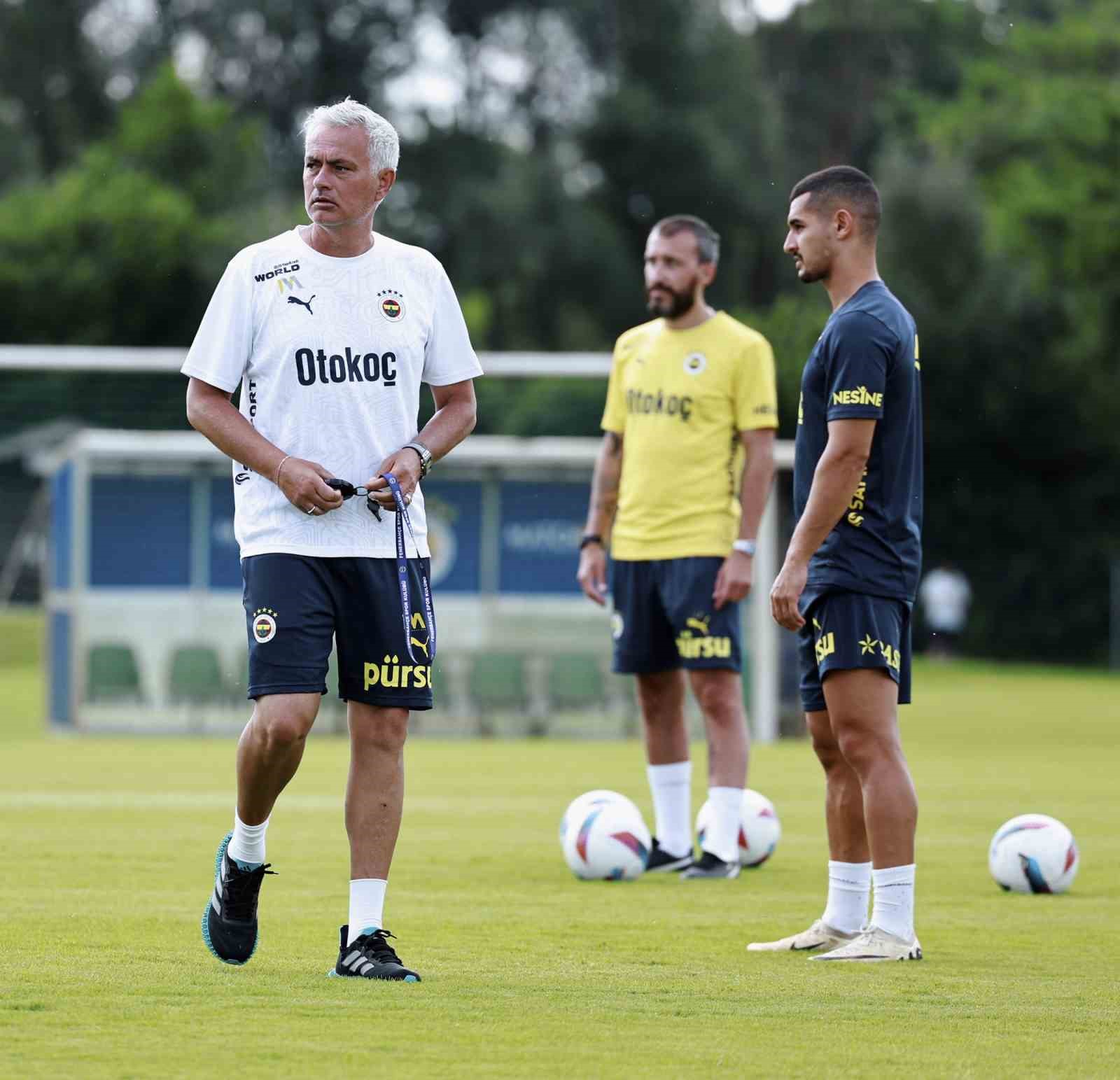 Fenerbahçe, çalışmalarını sürdürdü
