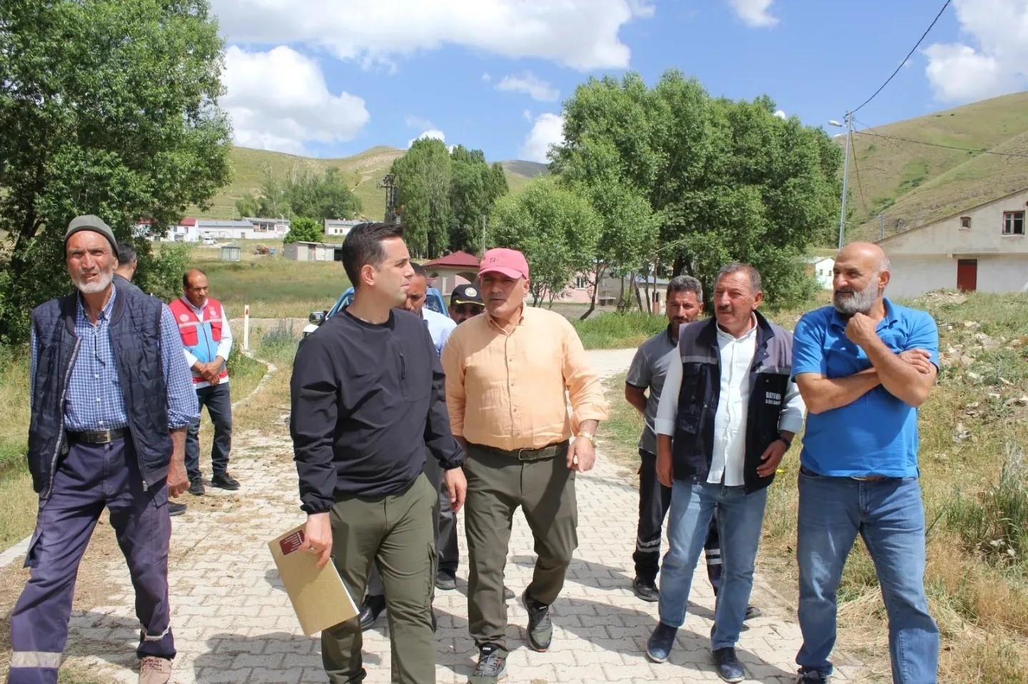 Demirözü Kaymakamı Şahin, köylerde incelemelerde bulundu
