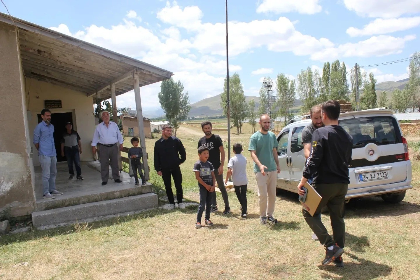 Demirözü Kaymakamı Şahin, köylerde incelemelerde bulundu
