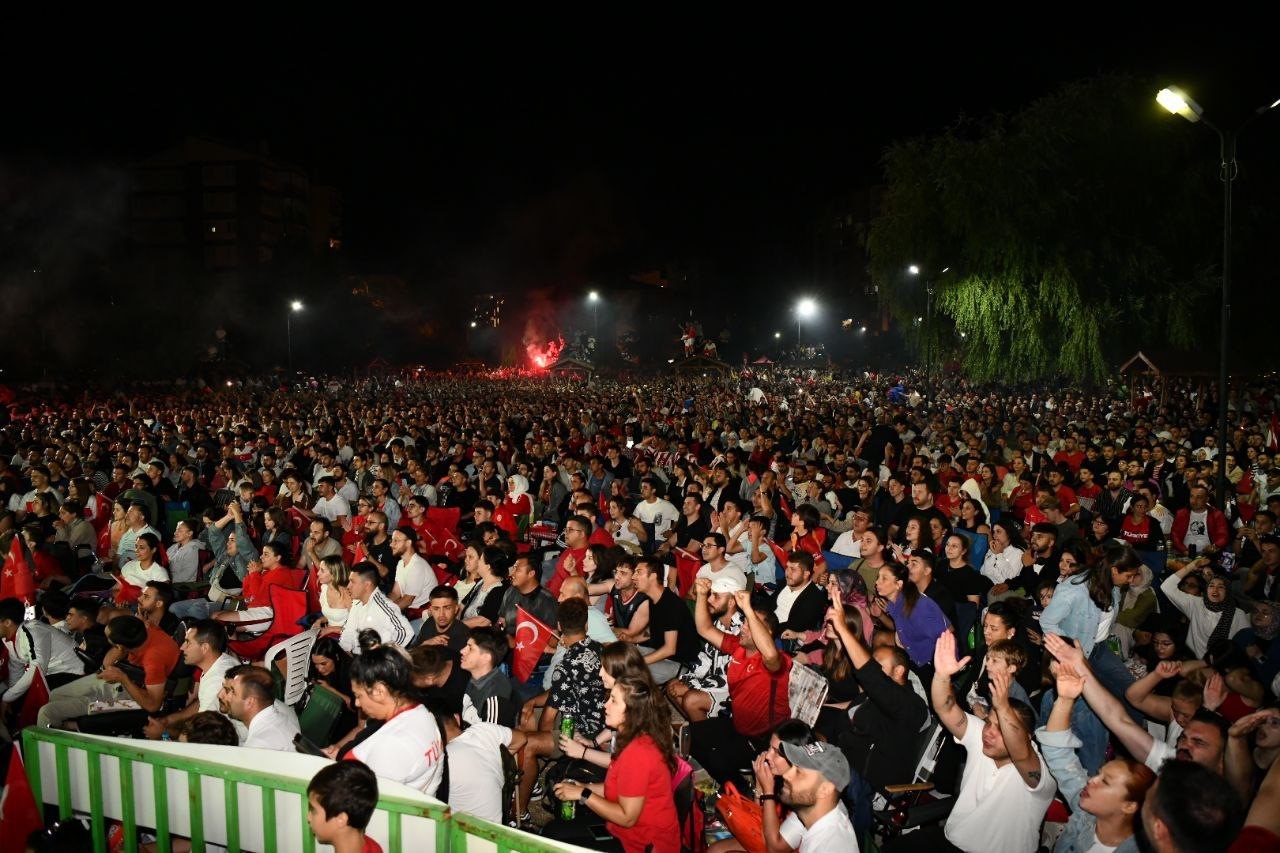 Milli maç heyecanı Tepebaşı’nda yaşandı
