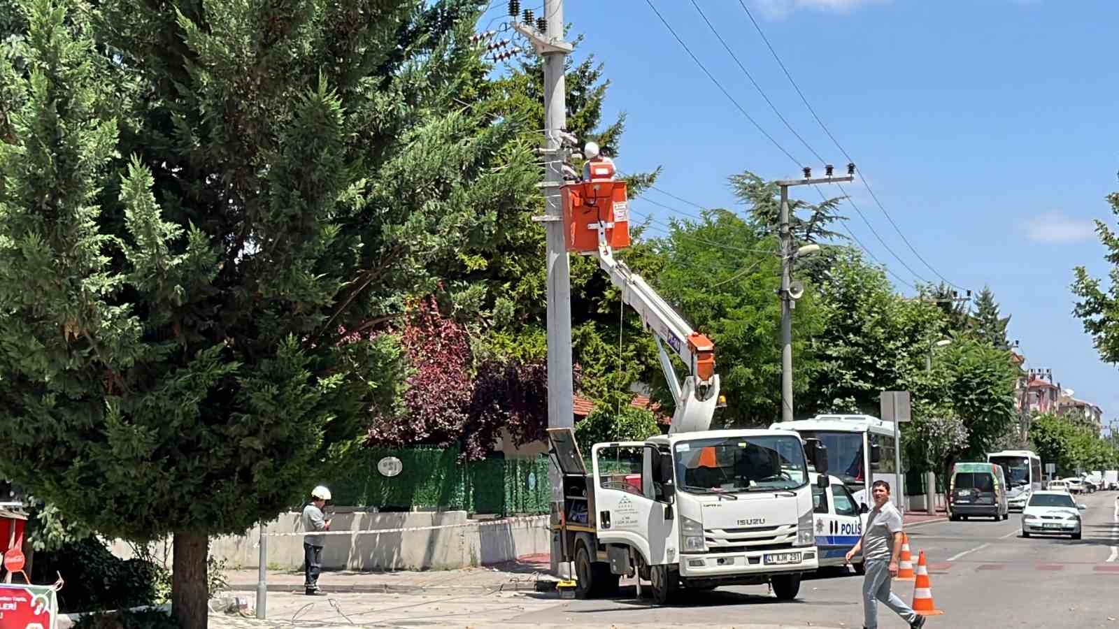 72 yaşındaki adam 5’inci katın balkonundan düştü
