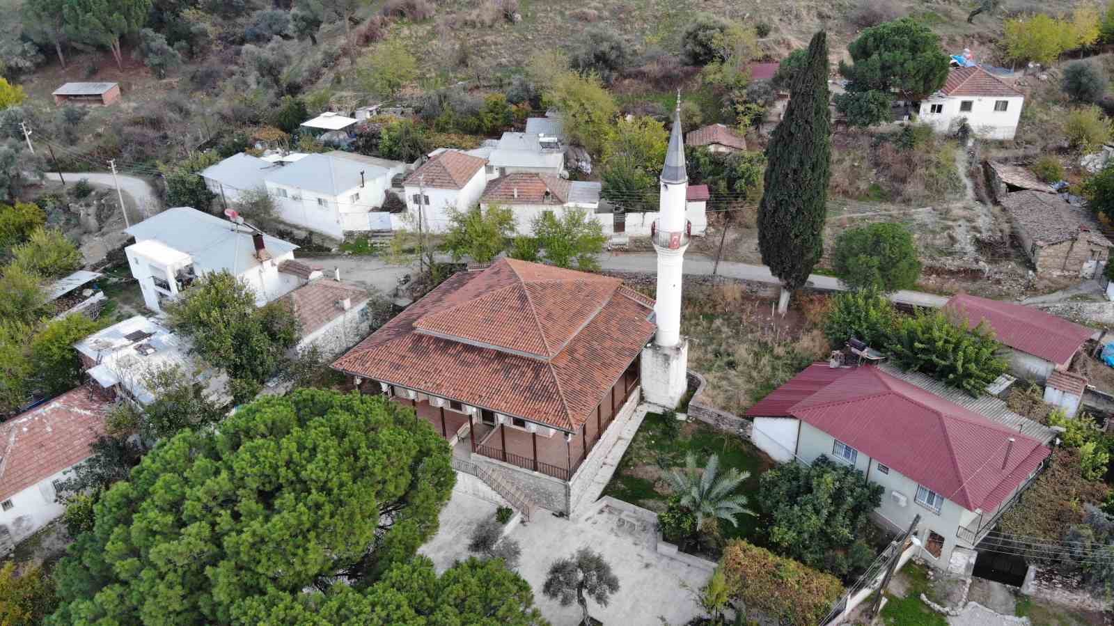 Koçarlı’da tarihe tanıklık eden Cihanoğlu Camii, 239 yıldır ayakta
