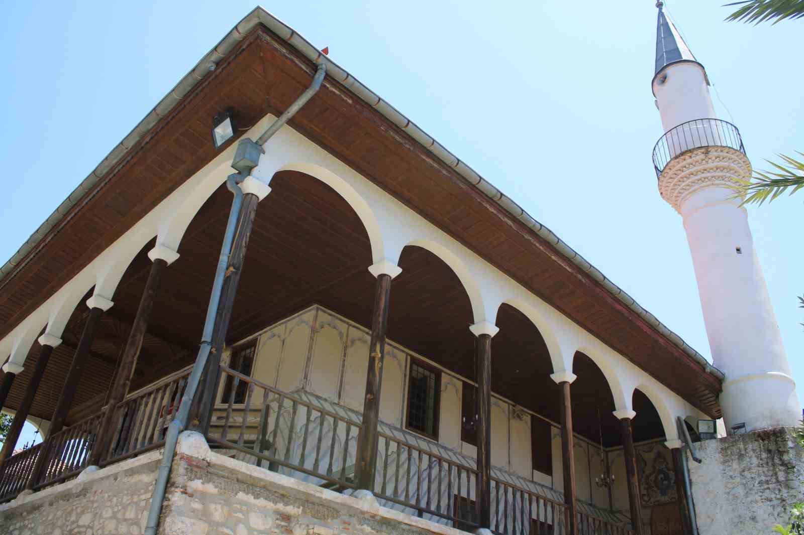 Koçarlı’da tarihe tanıklık eden Cihanoğlu Camii, 239 yıldır ayakta
