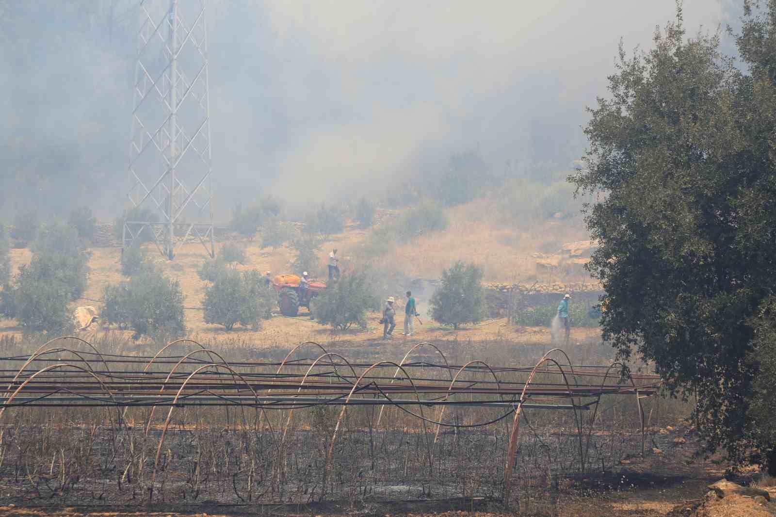 Antalya’daki yangın 5 saatlik çalışma sonucu kontrol altına alındı
