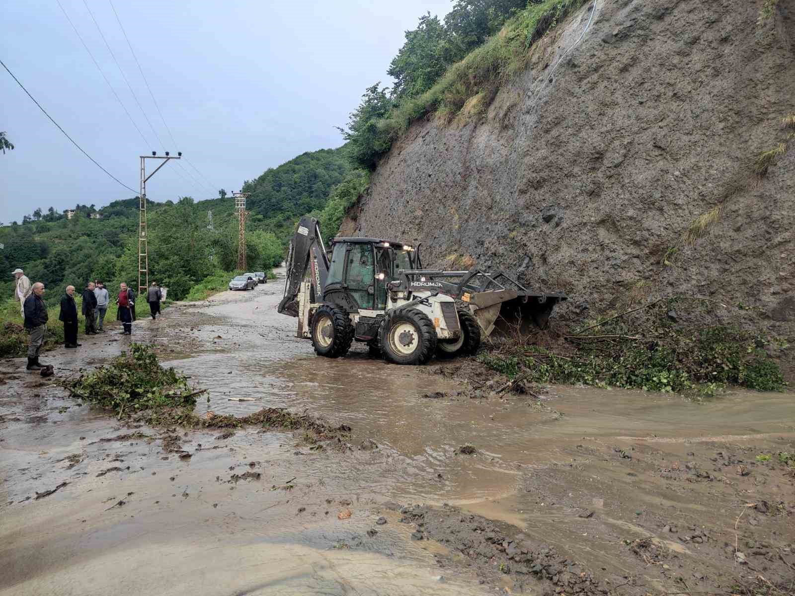 Ordu’da iki ilçeyi sel vurdu: Evler sular altında kaldı, tarım arazileri zarar gördü
