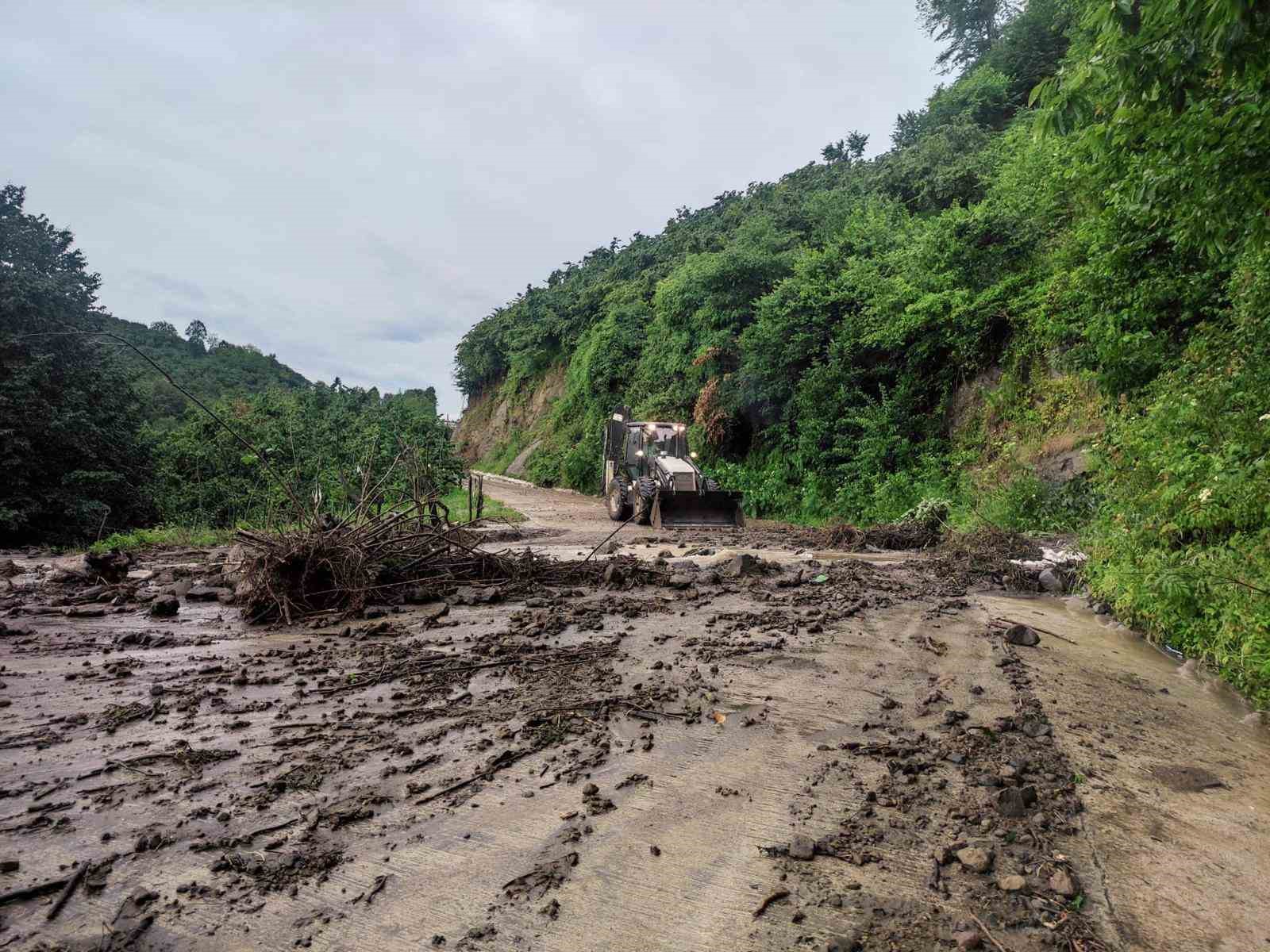 Ordu’da iki ilçeyi sel vurdu: Evler sular altında kaldı, tarım arazileri zarar gördü
