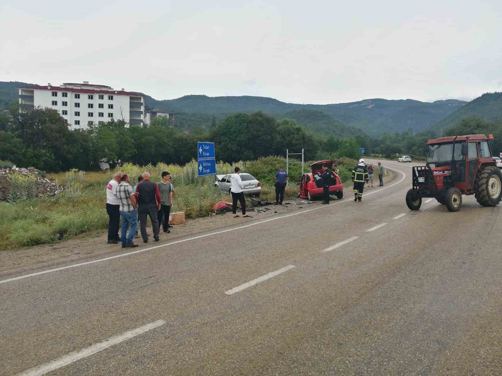 Tokat’ta otomobiller çarpıştı: 3 yaralı
