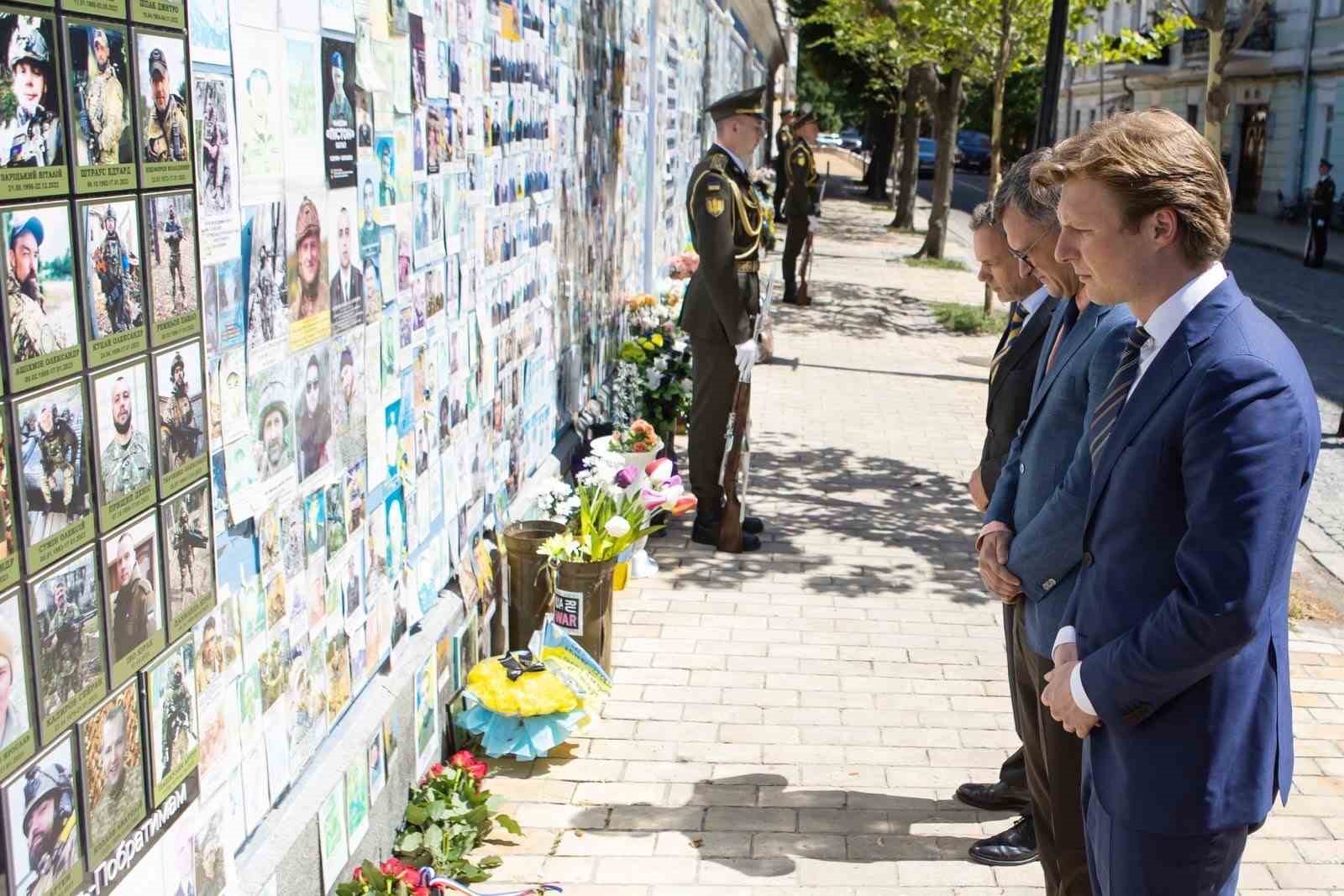 Hollanda Dışişleri Bakanı Veldkamp ve Savunma Bakanı Brekelmans Ukrayna’da
