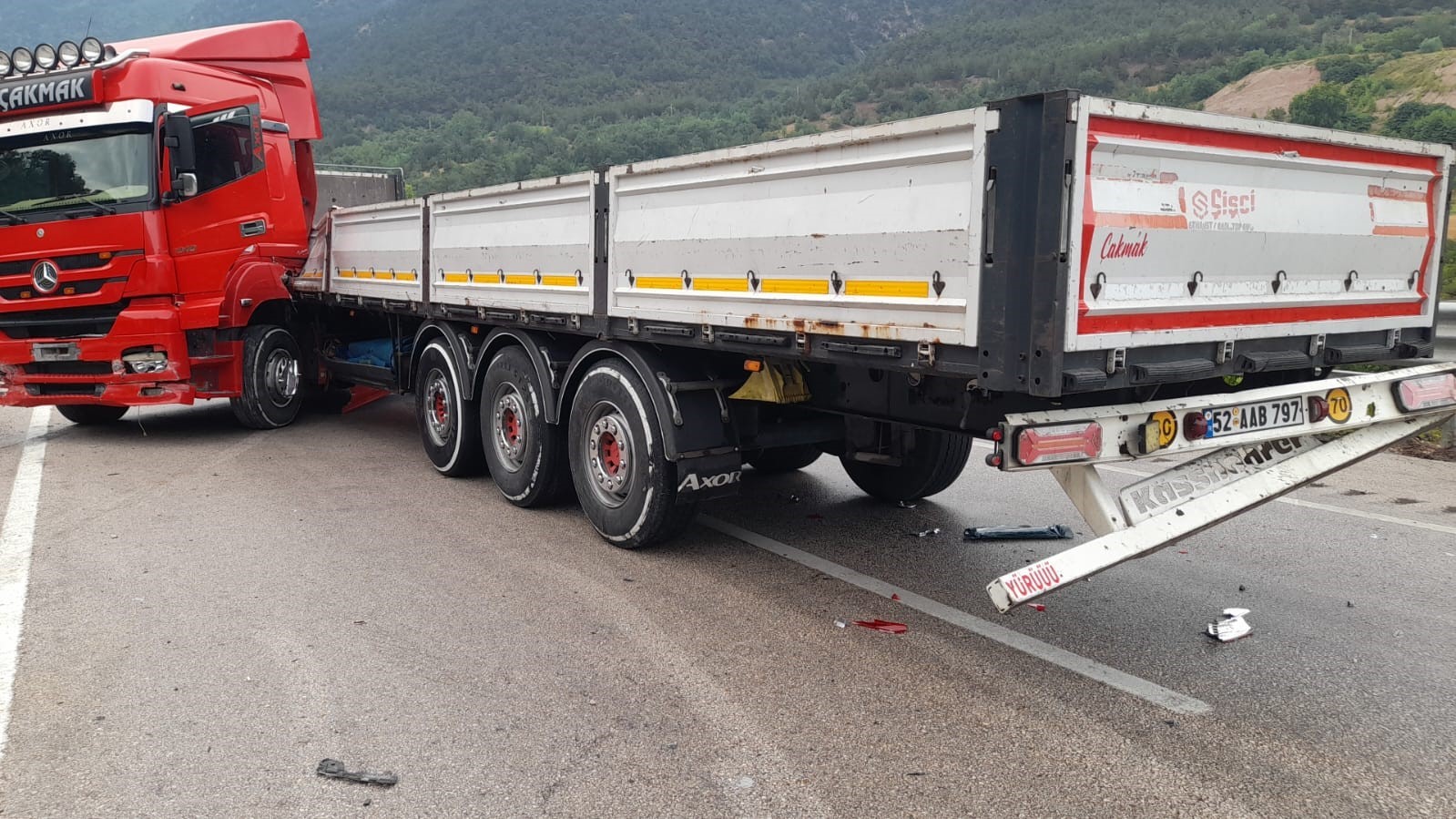 Tokat’ta zincirleme trafik kazası: 1’i ağır 2 yararlı
