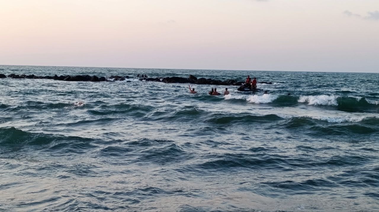 Yasağa rağmen denize giren şahıs dalgalar arasında kayboldu
