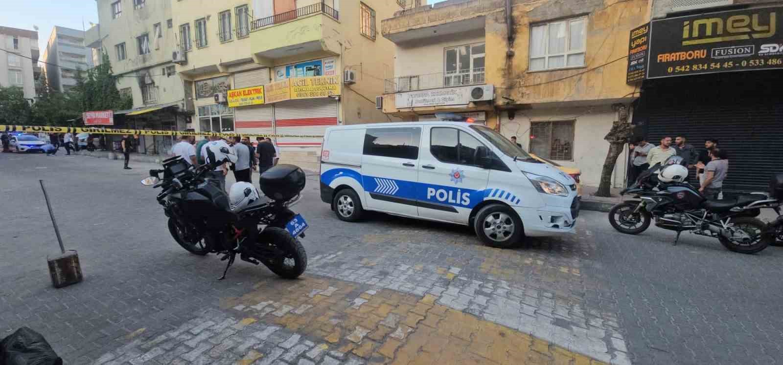 Şanlıurfa’da kardeşler silahlı kavgada yaralandı
