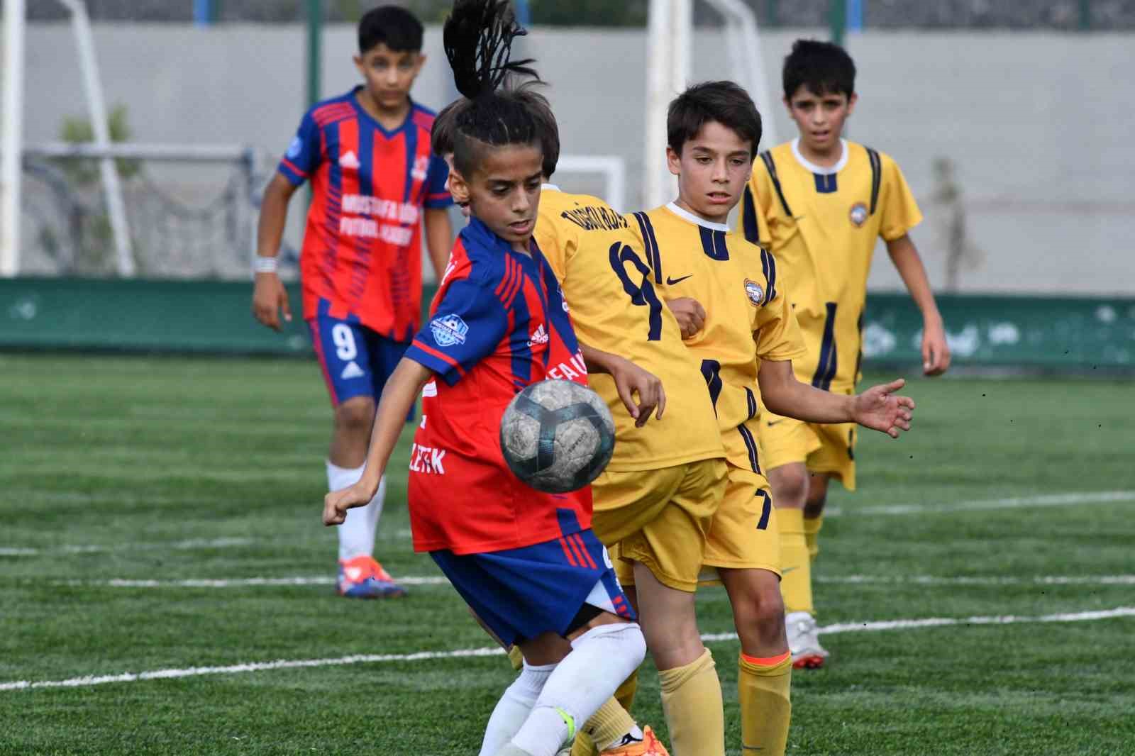 Kayseri U-12 Ligi’nde şampiyon Zeki Akparlarspor oldu
