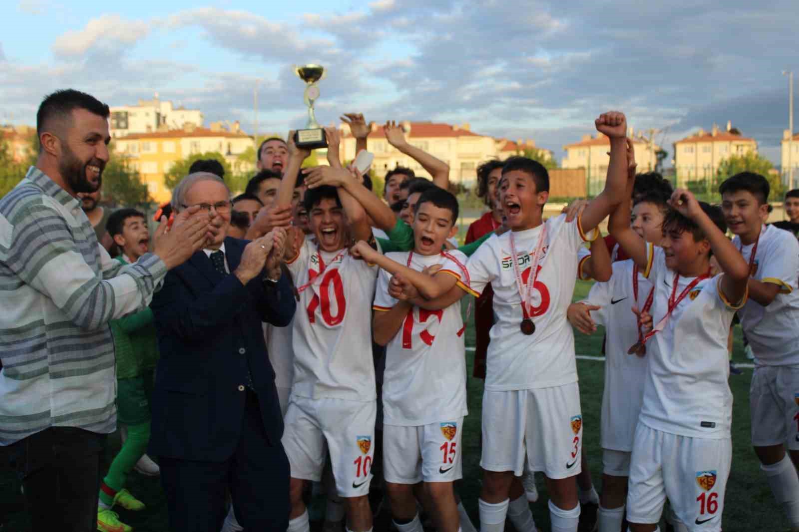 U13 Ligi’nde şampiyon Kayserispor oldu
