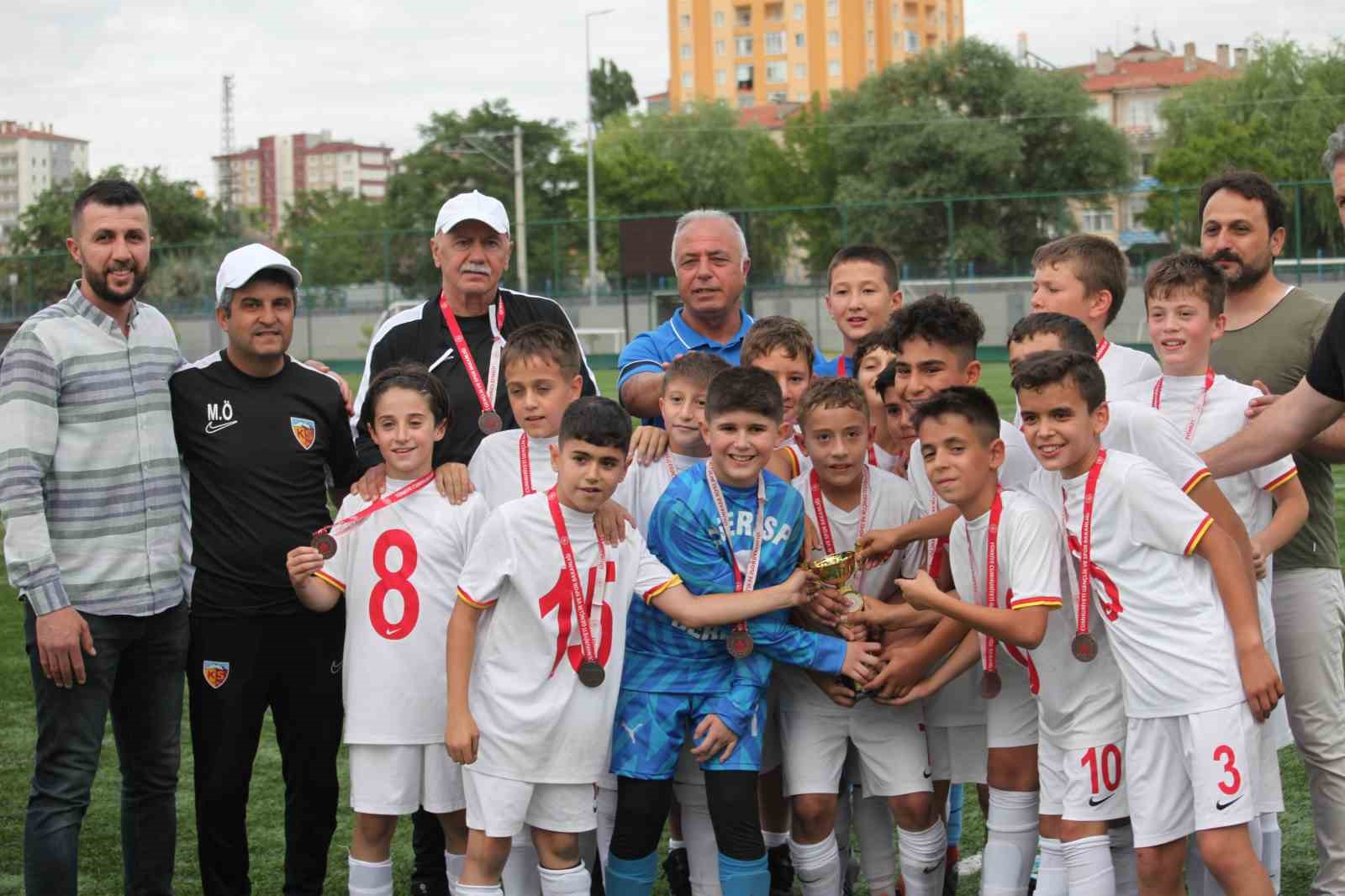 Kayserispor U11 takımı şampiyon oldu
