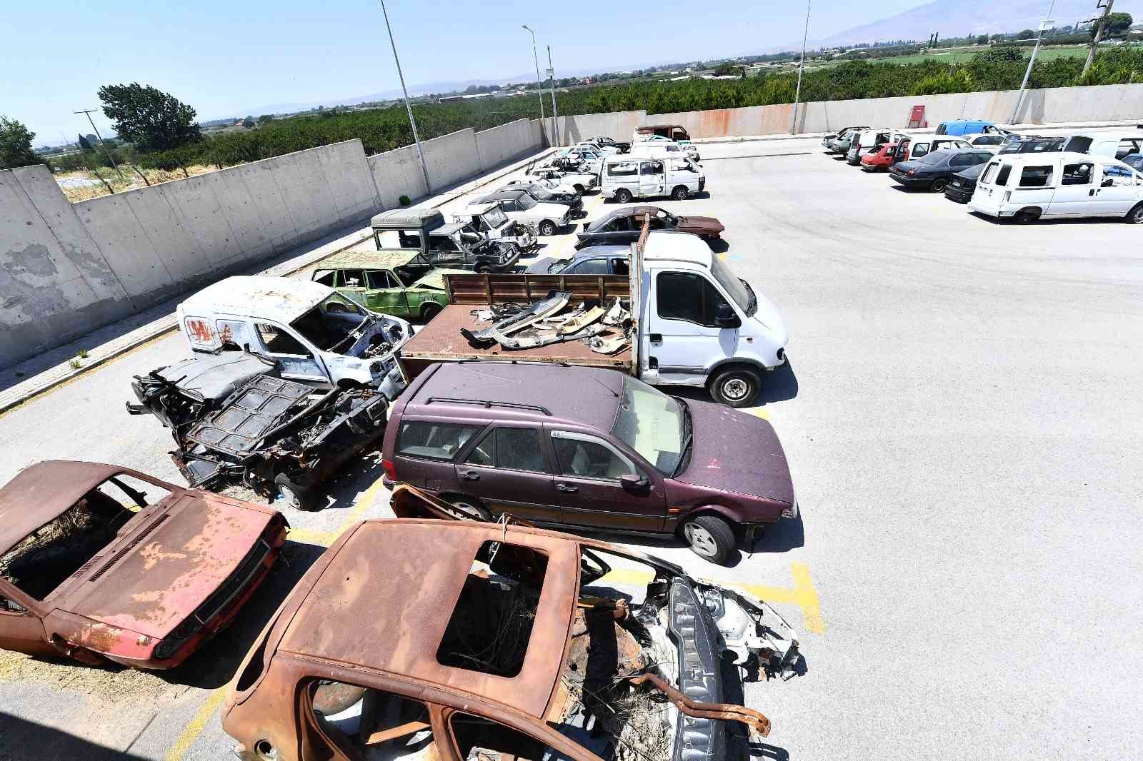 Bir zamanların en iyileri şimdi hurda merkezinde
