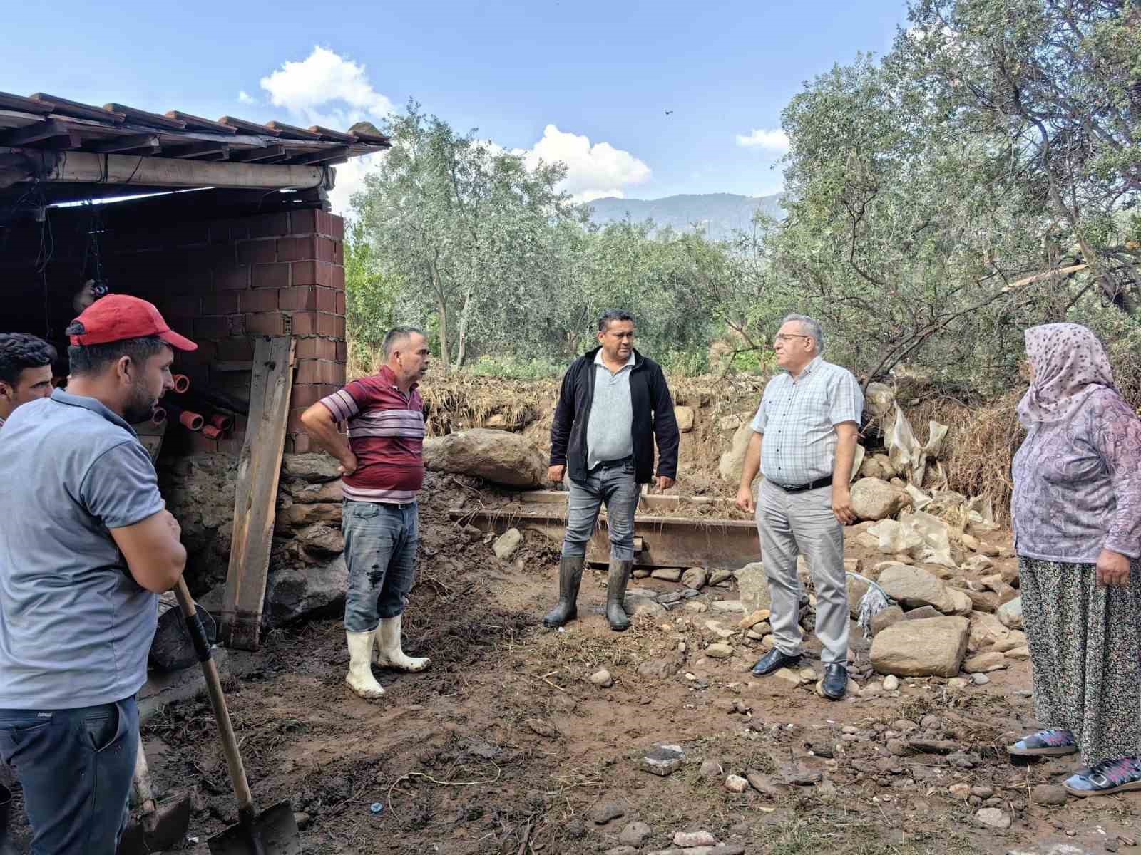 Bozdoğan’da selin izleri siliniyor
