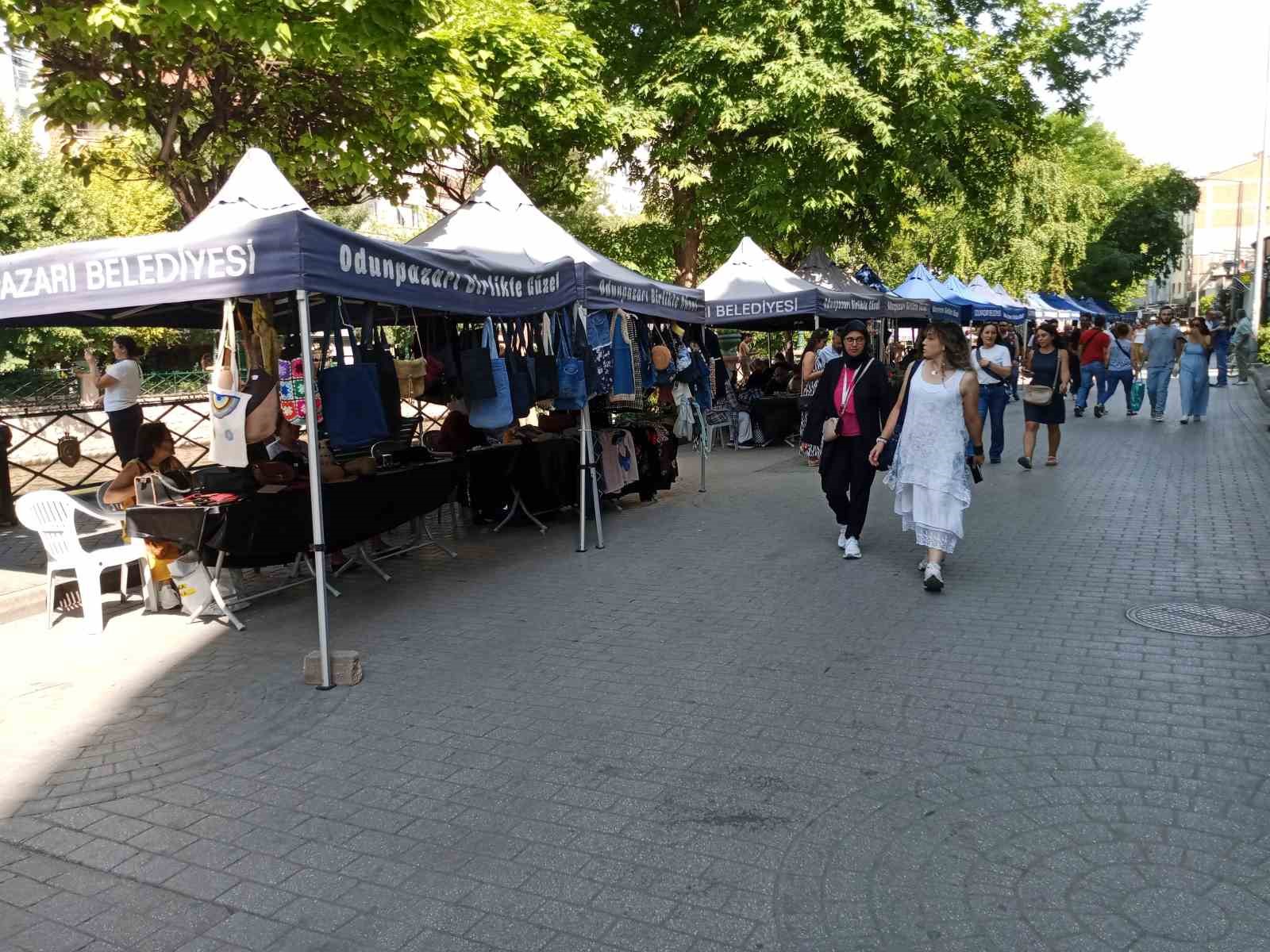 (ÖZEL) Emekliliklerini boş geçirmemek için kendilerini sanata verdiler
